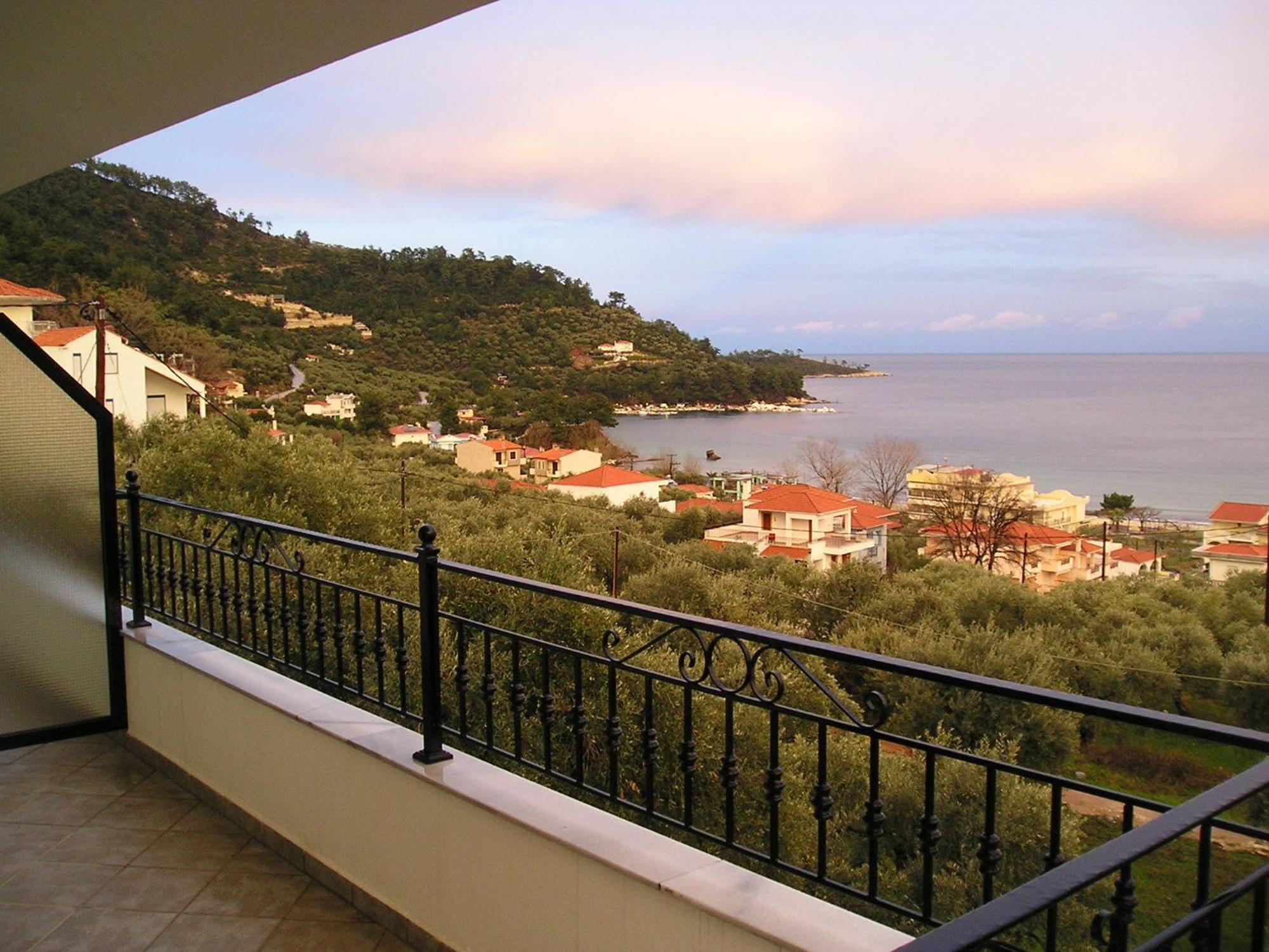 Golden Beach Inn Chrysi Ammoudia Bagian luar foto