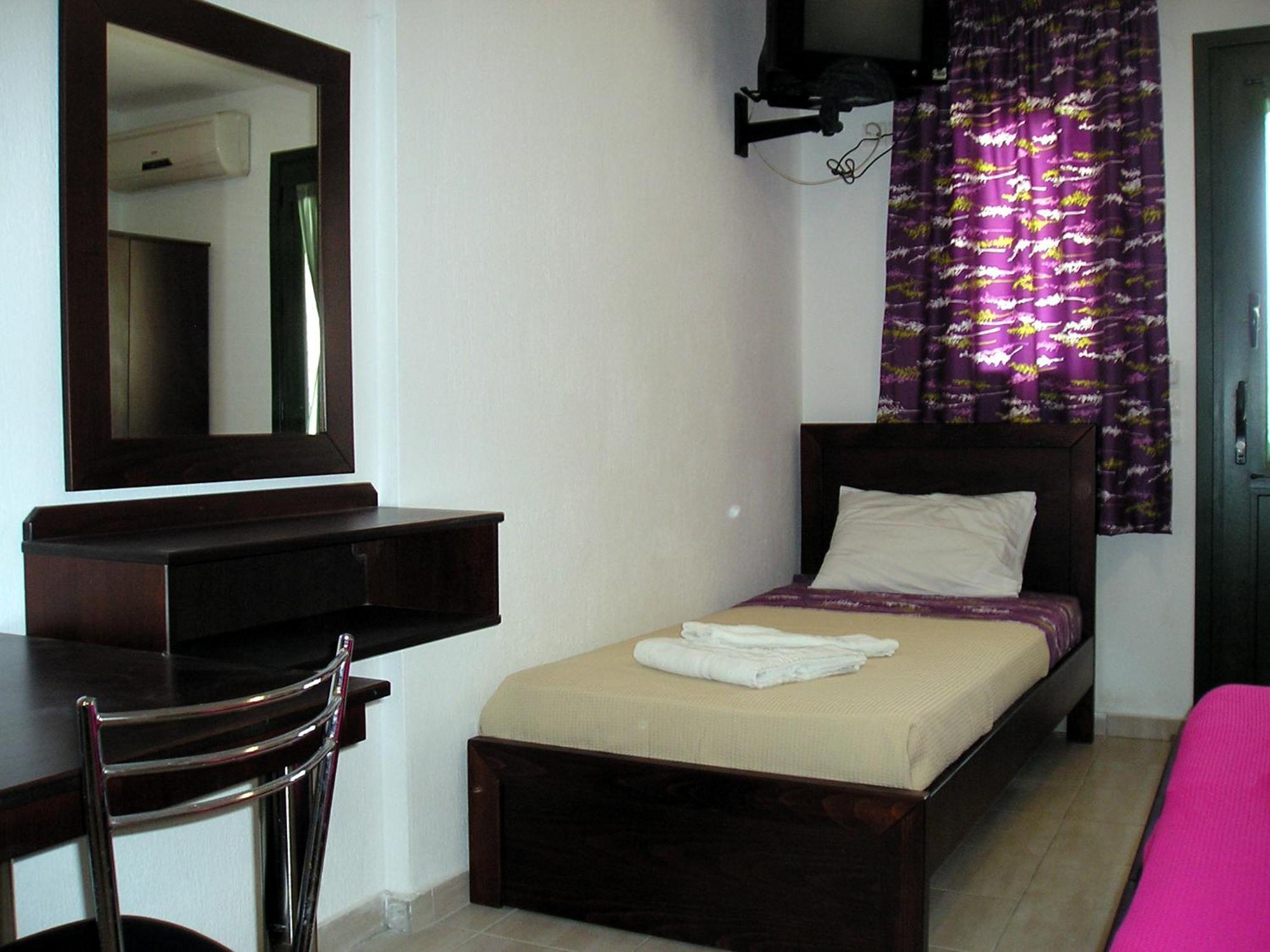 Golden Beach Inn Chrysi Ammoudia Ruang foto