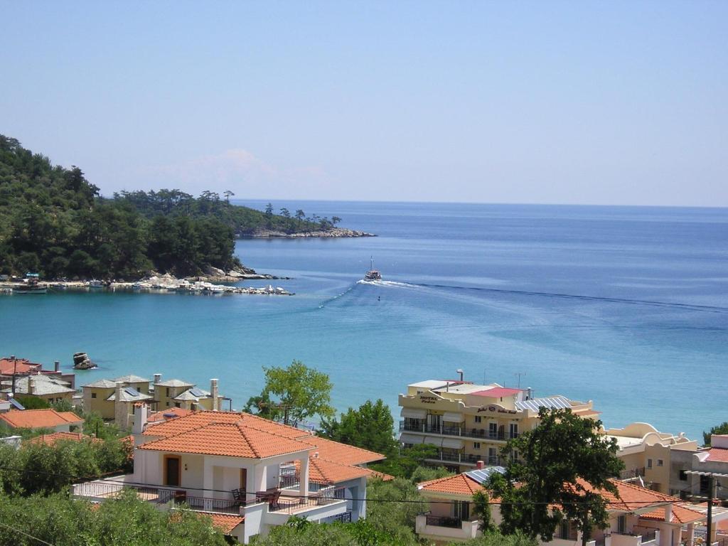 Golden Beach Inn Chrysi Ammoudia Bagian luar foto